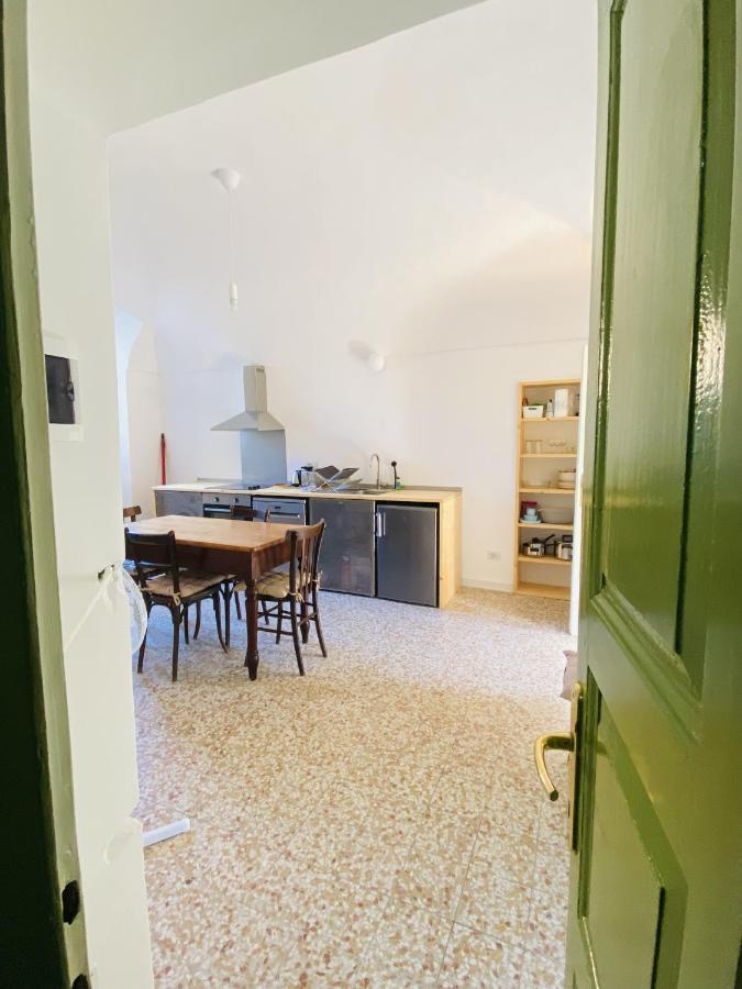 Apartment Portico I Castelveccana Екстер'єр фото